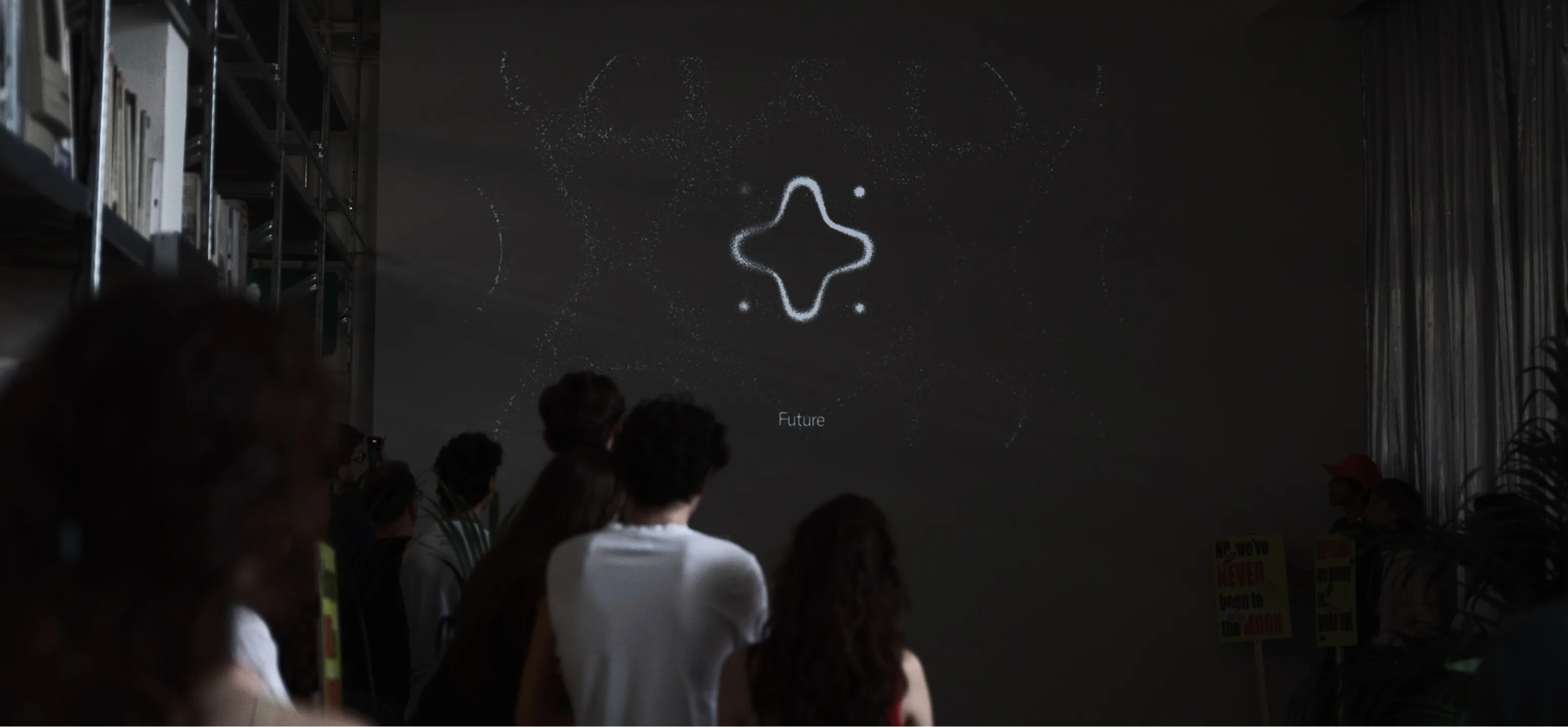 Installazione Language all'esibizione Believe it or not
